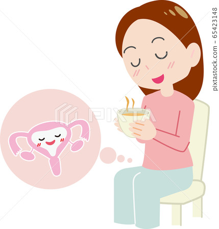A woman who warms the body with a drink and caress the uterus A woman who warms the body with a drink and caress the uterus 65423148