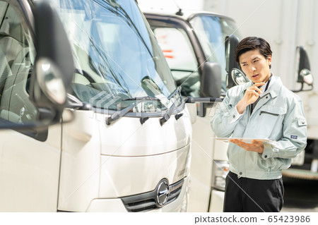 Logistics truck camper mechanic inspection 65423986