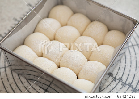 自製麵包，Chigiri麵包，二次發酵後的蓬鬆麵團 65424285