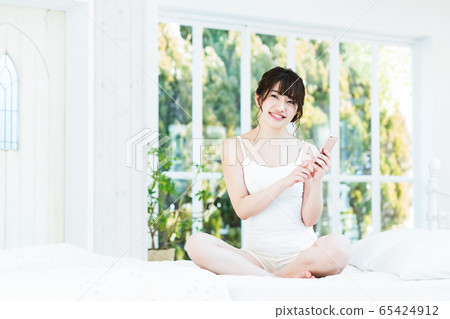 Woman beauty wake up morning wake up lifestyle Woman beauty wake up morning wake up lifestyle 65424912