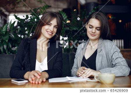 Two businesswomen working in a cafe 65426909