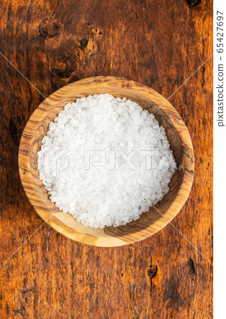 White coarse grained salt White coarse grained salt 65427697