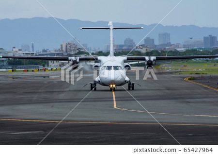 Propeller machine for taxing 65427964