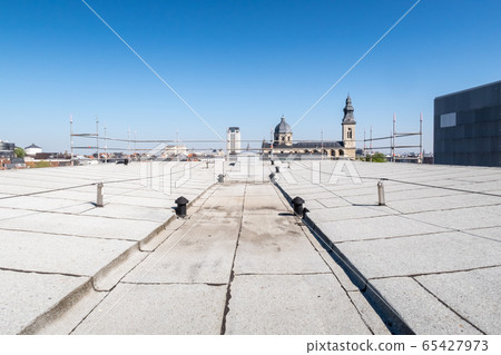 flat roof with roofing 65427973