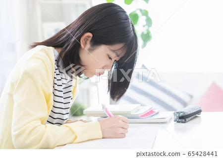 Female students home study 65428441