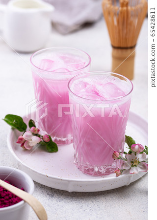 Pink matcha ice latte with milk 65428611