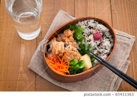 Fried chicken lunch Fried chicken lunch 65431363