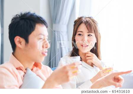 A young couple 65431610