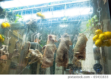 pork snout and lemon 65431633