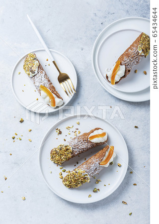 Traditional italian dessert cannoli siciliani 65434644