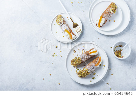 Traditional italian dessert cannoli siciliani 65434645