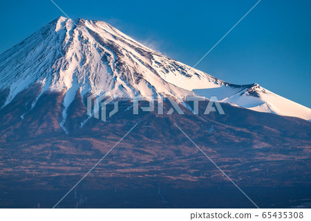 <Shizuoka Prefecture> Mt. Fuji / Tagonoura Port in the early morning 65435308