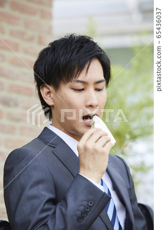 辦公室工作人員在戶外吃午餐 65436037