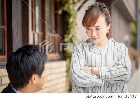 Asian woman who gets angry with power harassment to her subordinates Asian woman who gets angry with power harassment to her subordinates 65436438