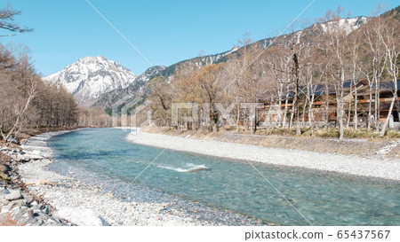 View of Mt. Yake from Kamikochi / Kappabashi (early May / morning) View of Mt. Yake from Kamikochi / Kappabashi (early May / morning) 65437567