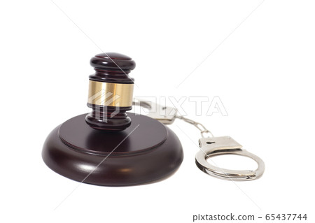 judge's gavel and handcuffs 65437744