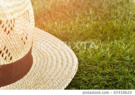 Straw hat. Straw hat. 65438620
