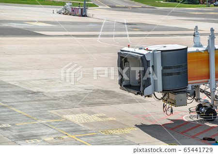 Sleeve transition for boarding passengers in plane 65441729