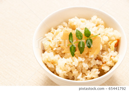 Bamboo shoots rice. (Tree sprout topping) 65441792