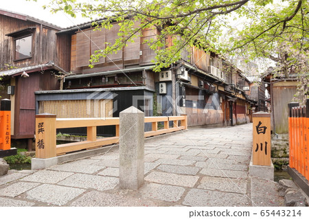 Gion Tatsuhashi Bridge 65443214