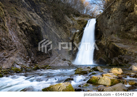 Miyagi Akiho Falls in the early morning and early spring 65443247