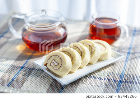 卷蛋糕和茶 65445266