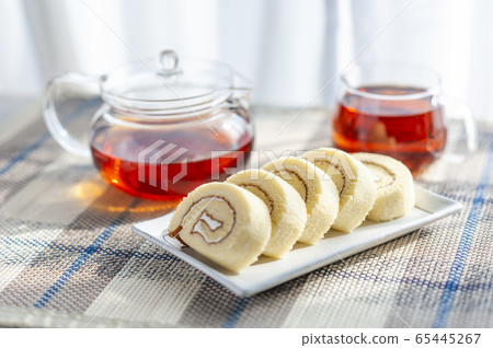 卷蛋糕和茶 65445267