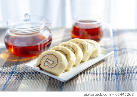 卷蛋糕和茶 65445268
