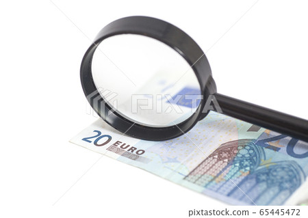 Magnifying Glass On 20 Euros 65445472