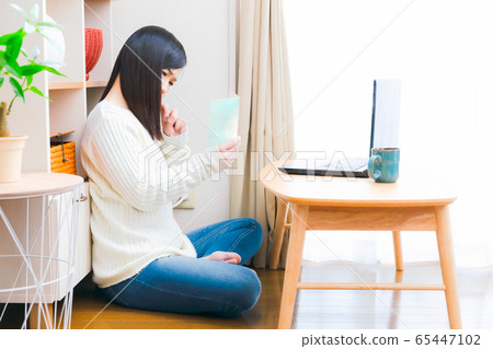 Message card thinking woman receive writing copy space Message card thinking woman receive writing copy space 65447102