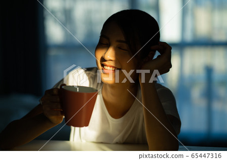 A woman at home 65447316