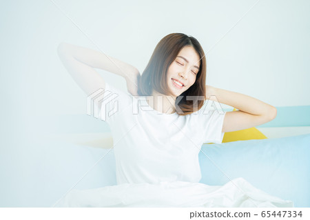 A woman at home 65447334