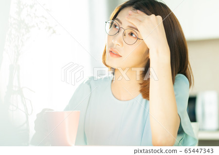 A woman at home 65447343