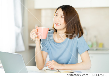 Woman , home, lifestyle 65447519