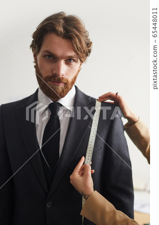 Man sewing a suit from a designer 65448011