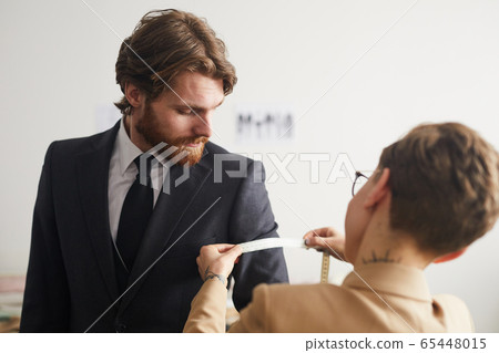 Man tries on the new suit 65448015