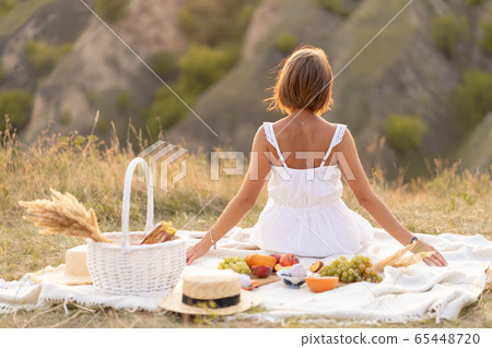 A romantic date with a beautiful girl. An evening 65448720