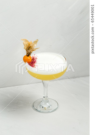 Alcohol sweet sour cocktail decorated physalis 65449001