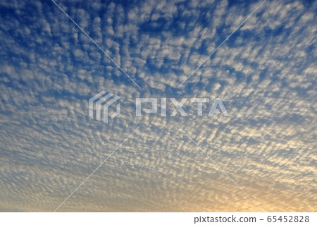 清晨尺度雲 65452828