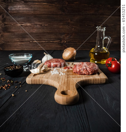 Cutlets from minced meat with the ingredients on Cutlets from minced meat with the ingredients on 65453251