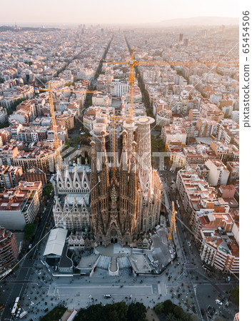 Aerial view of Sagrada Familia in Barcelona 65454506