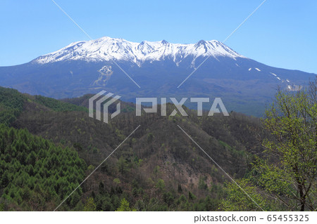 從會田高原三藏通行證看到的三嶽山 從會田高原三藏通行證看到的三嶽山 65455325