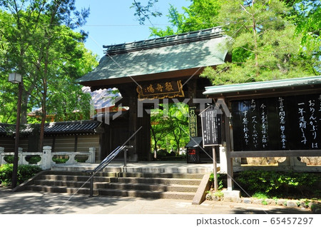 世田谷區,九州佛教宗師寺的正門和新鮮綠化 世田谷區,九州佛教宗師寺的正門和新鮮綠化 65457297