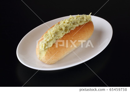 Sweet potato dog 65459738