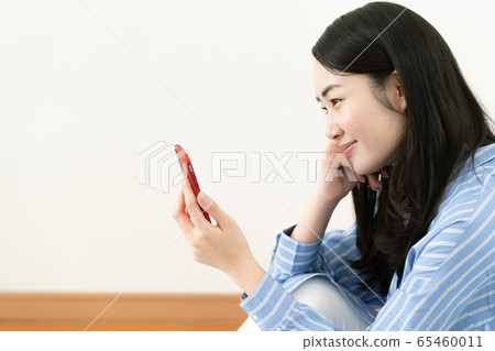 Female smartphone 65460011