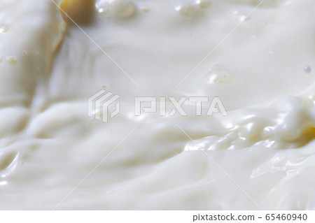 Fresh and delicious milk 65460940