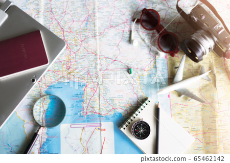 Compass with accessories for travel planning Compass with accessories for travel planning 65462142