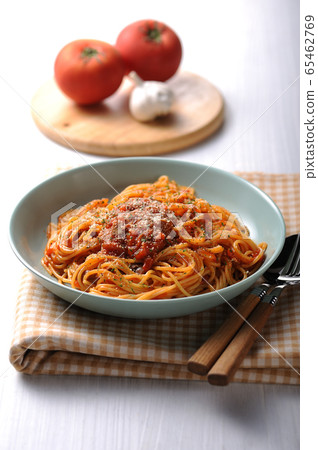 Bolognese meat sauce spaghetti 65462769