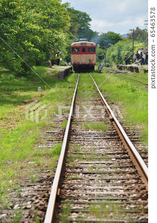 夷umi鐵路磯線的國吉站特快列車（KIHA 28型） 65463578