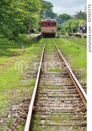 夷umi鐵路磯線的國吉站特快列車（KIHA 28型） 65463579